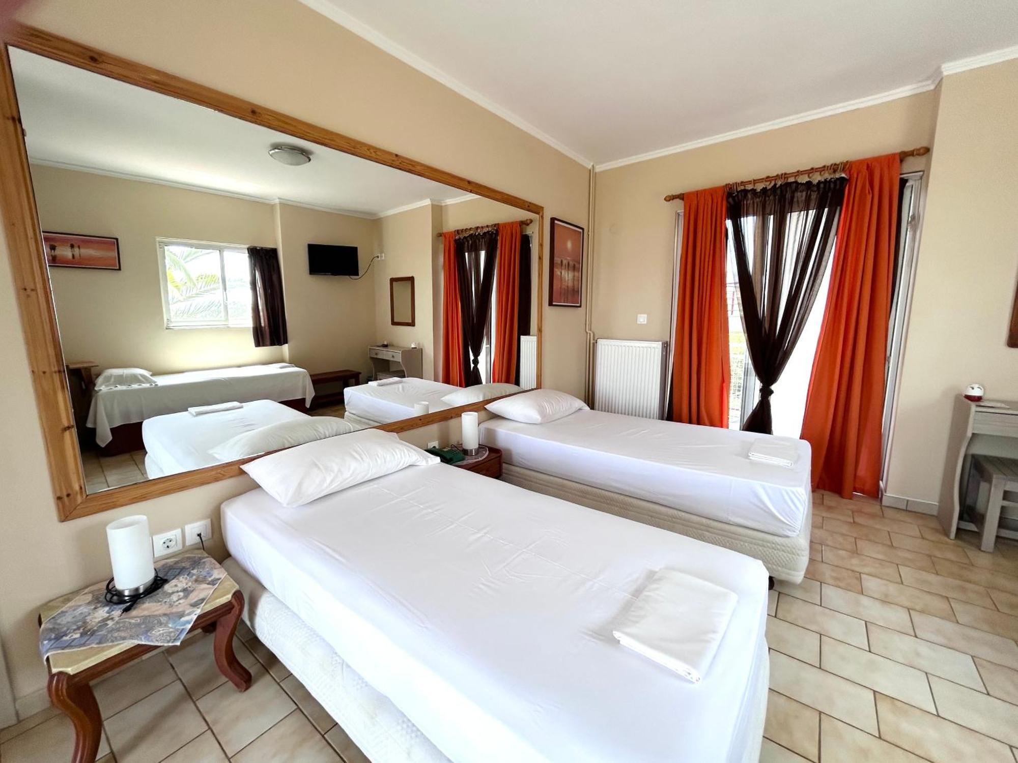 Bay Holiday Hotel & Spa Karavomilos  Bagian luar foto