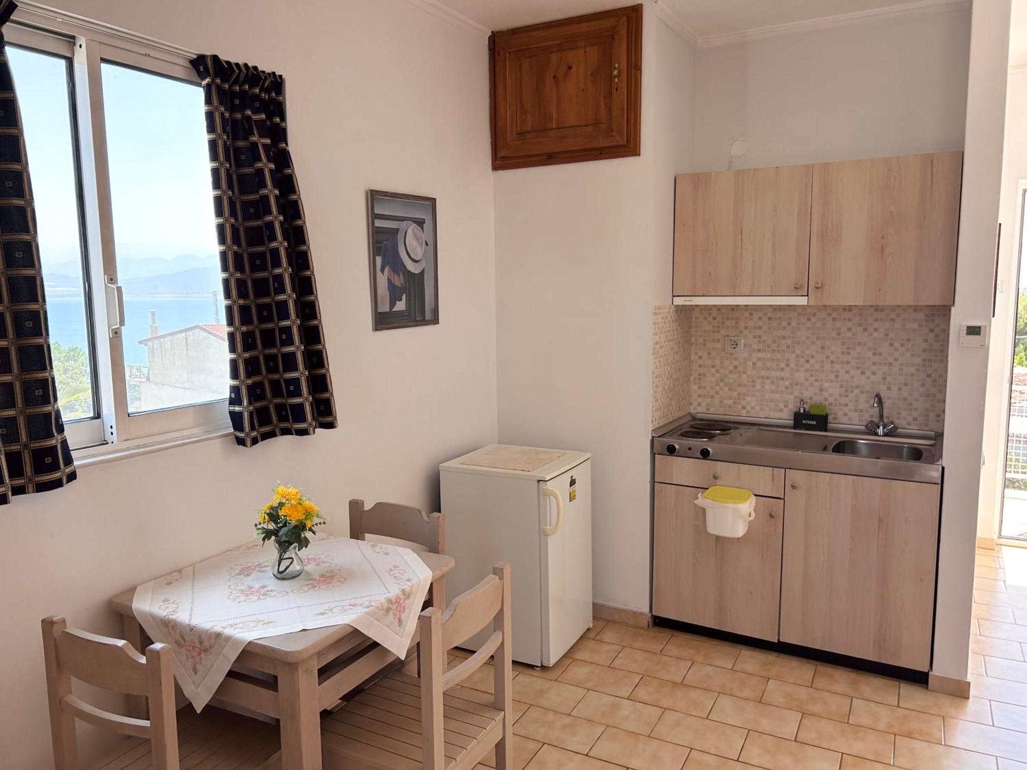 Bay Holiday Hotel & Spa Karavomilos  Bagian luar foto