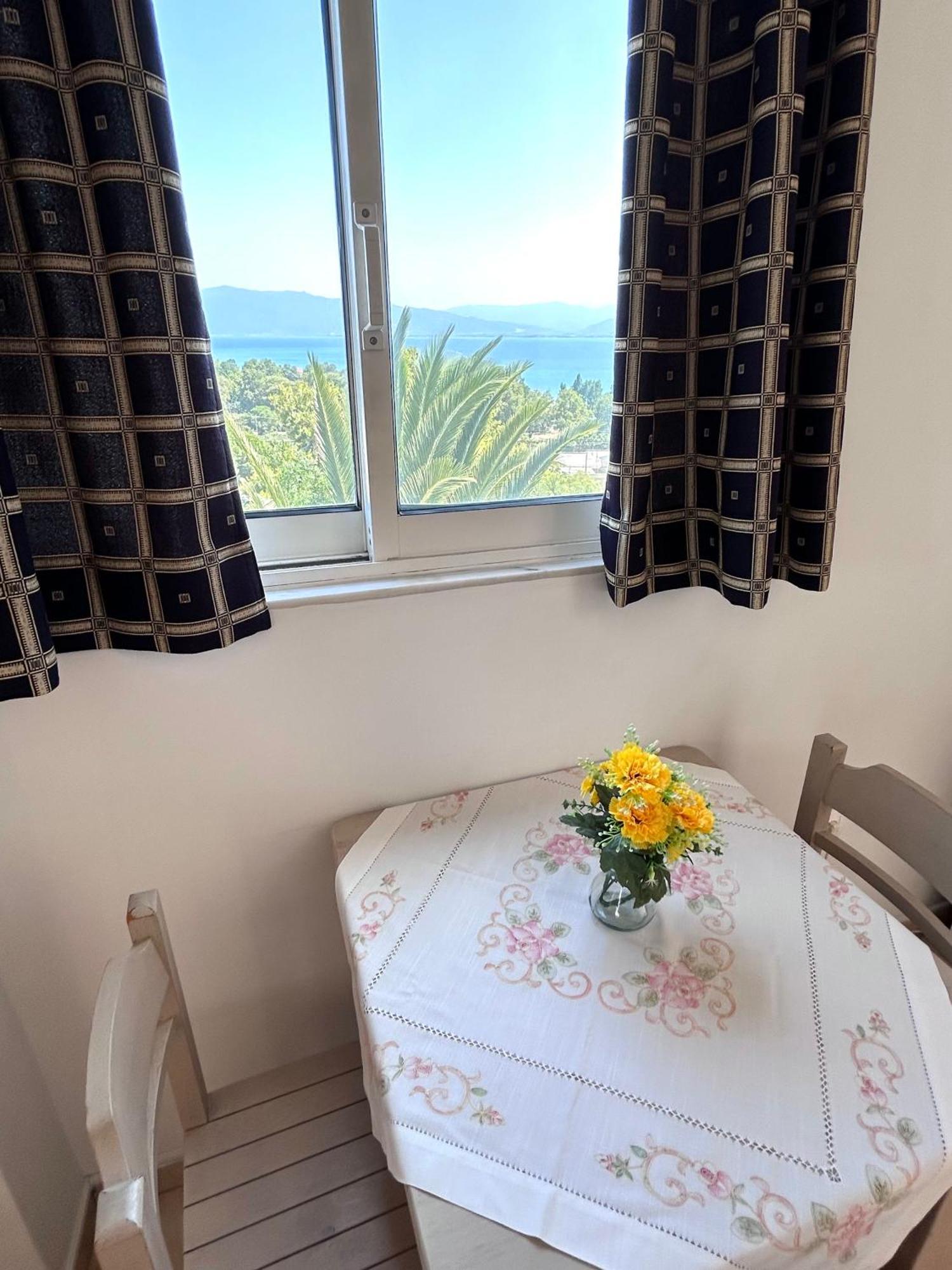 Bay Holiday Hotel & Spa Karavomilos  Bagian luar foto