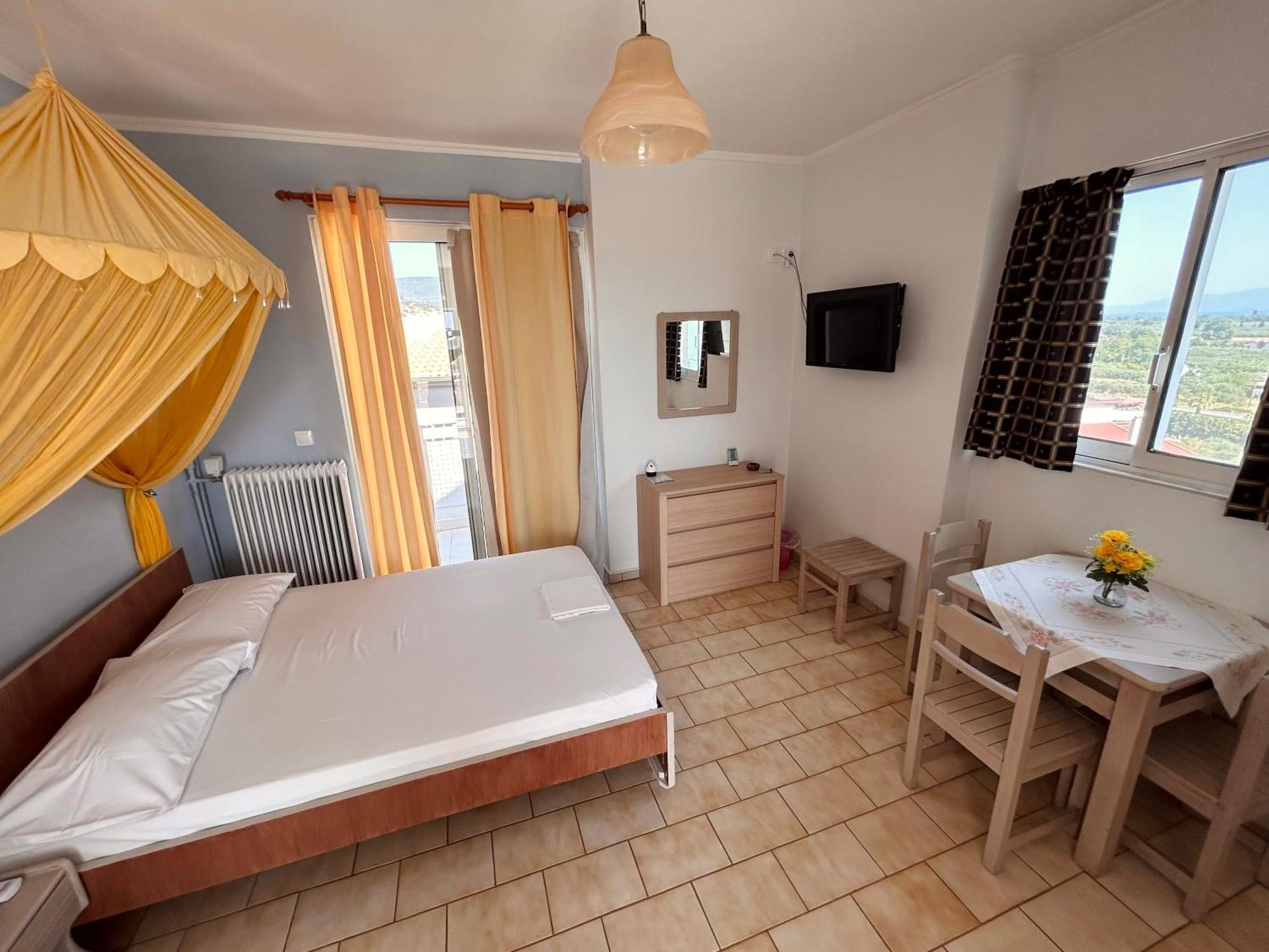 Bay Holiday Hotel & Spa Karavomilos  Bagian luar foto