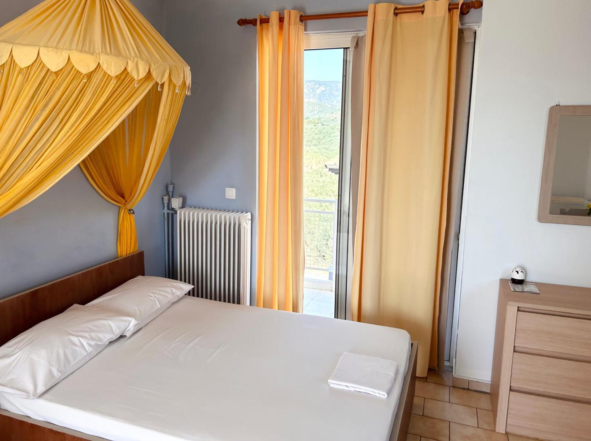 Bay Holiday Hotel & Spa Karavomilos  Bagian luar foto