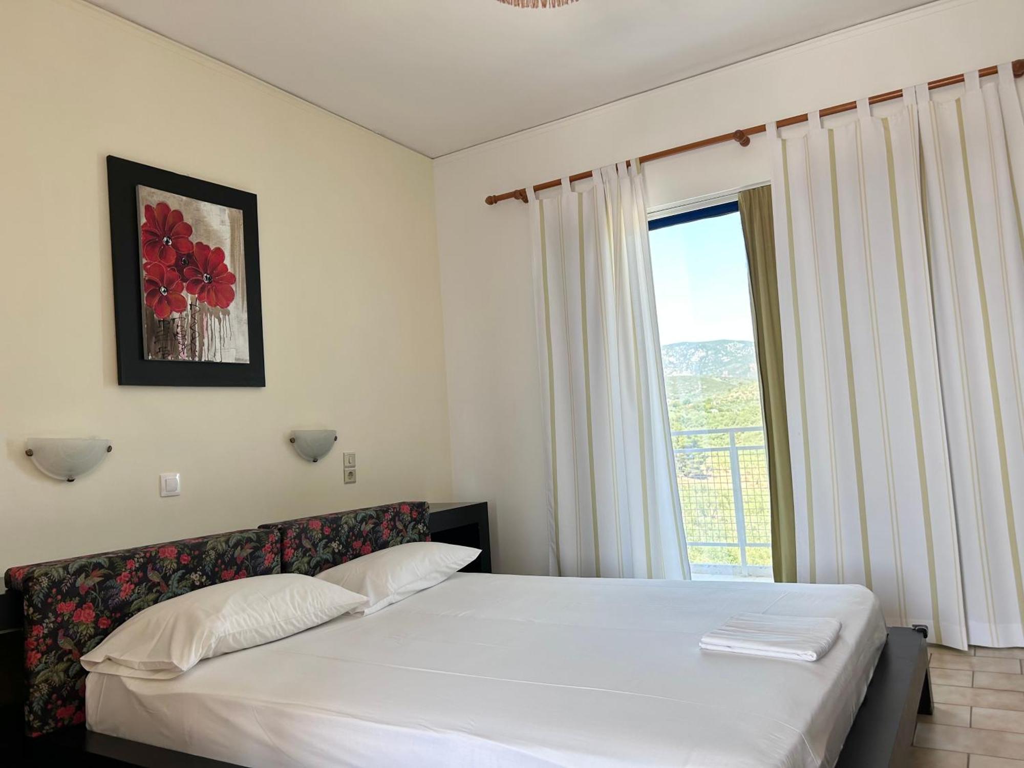 Bay Holiday Hotel & Spa Karavomilos  Bagian luar foto