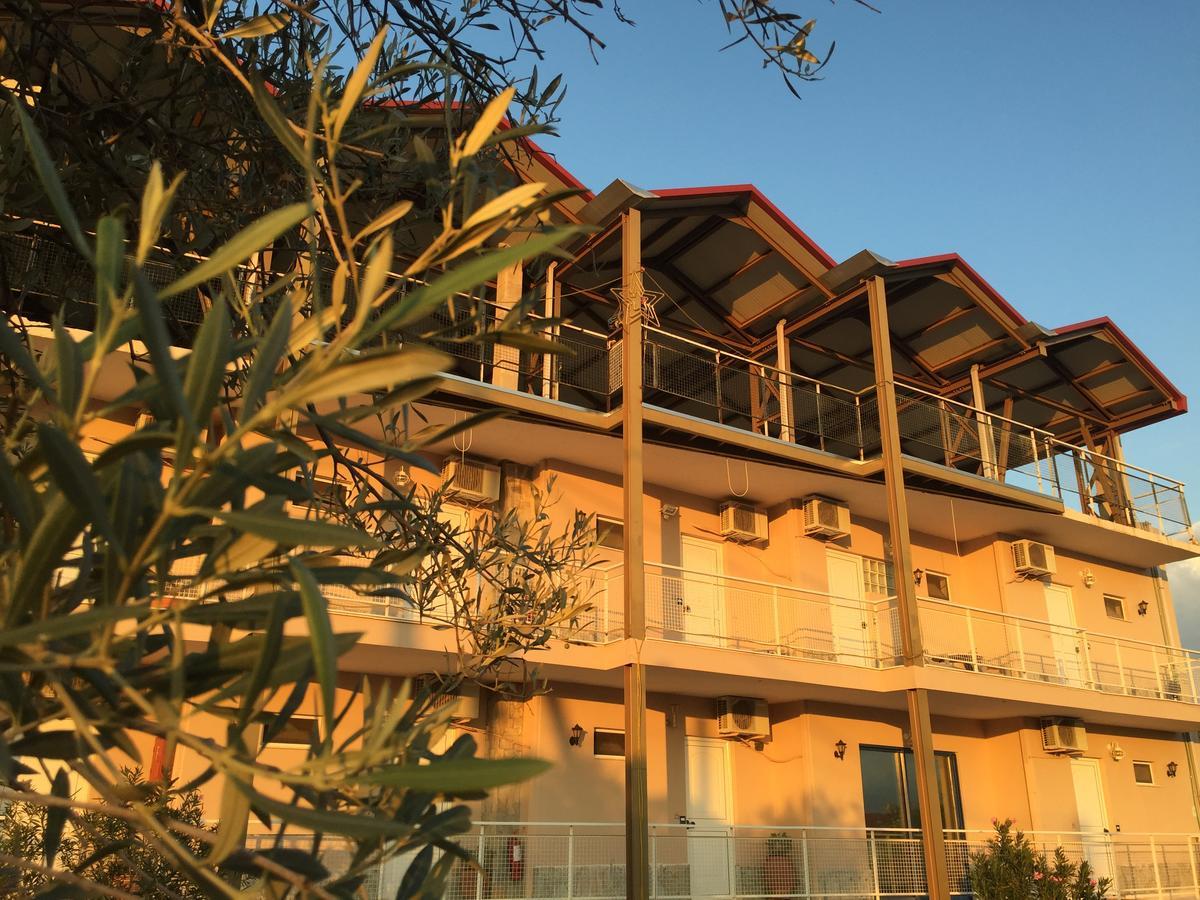 Bay Holiday Hotel & Spa Karavomilos  Bagian luar foto